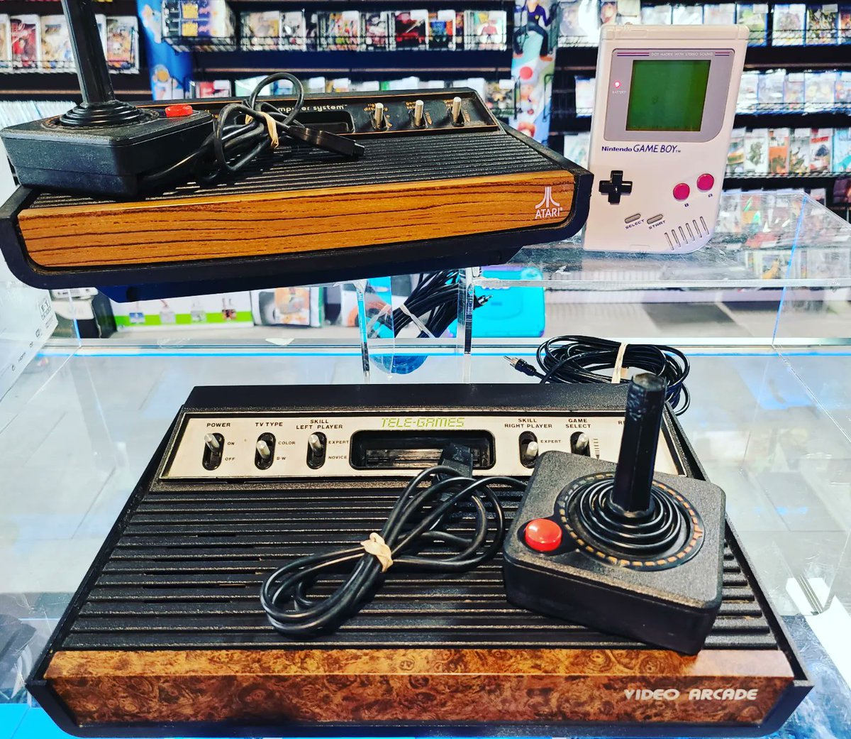 dimension_retro's tweet photo. Adding some nostalgia to our display cases ! Iconic machines of the video game industry.. original gameboy in great shape no dead pixels (refurbished)
Atari heavy sixer and the sears tele games system.
#atari #atari2600 #gameboy #nintendo #nintendogameboy #originalgameboy https://t.co/0tIO9PR3tV