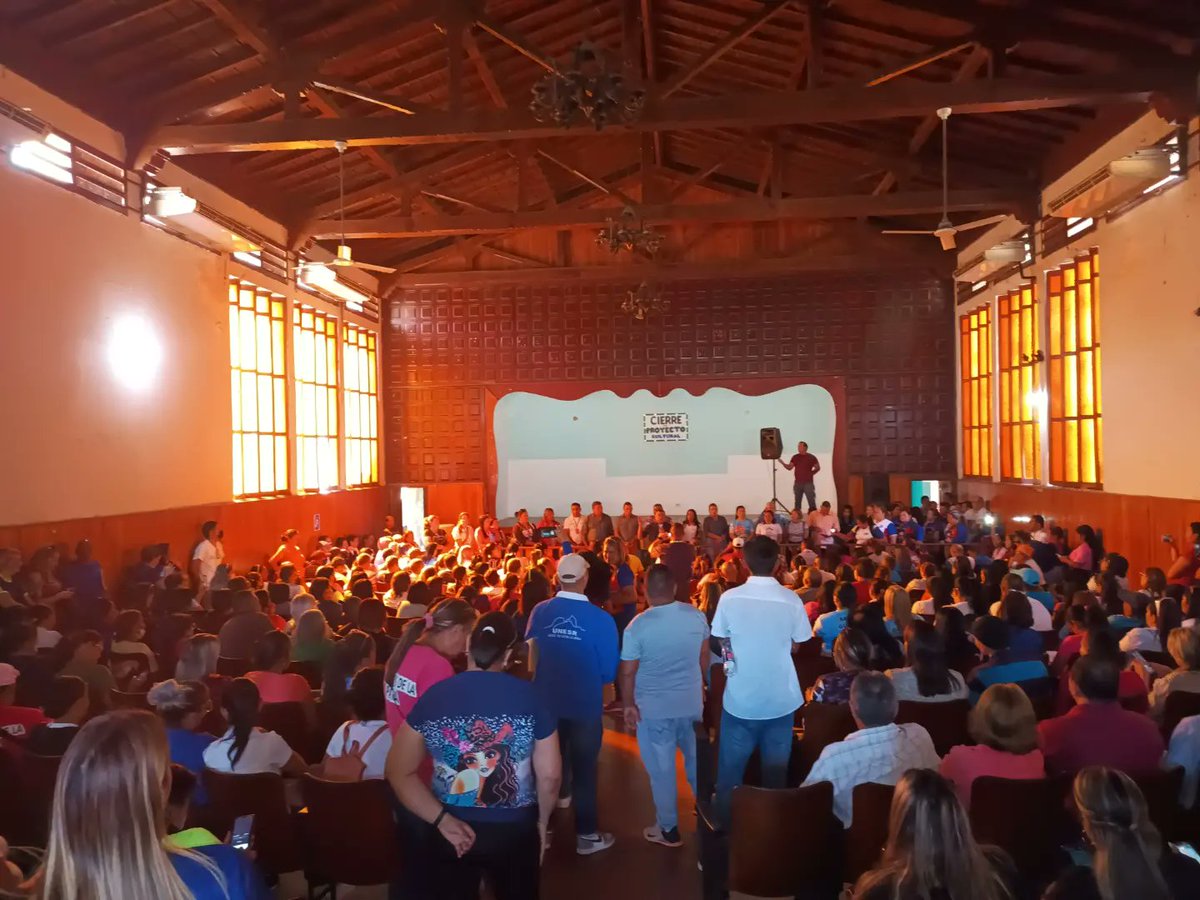fundabitguaric2's tweet photo. Así se desarrolló el encuentro del sector educativo y entes adscritos del personal de @ZEGuarico, recibiendo palabras del MSc. @RiveroJilberto2 A/Ú  de Educación del Estado Guárico.
@NicolasMaduro
@_LaAvanzadora

 #PatriaPróspera https://t.co/Mx3Hpt7LRe