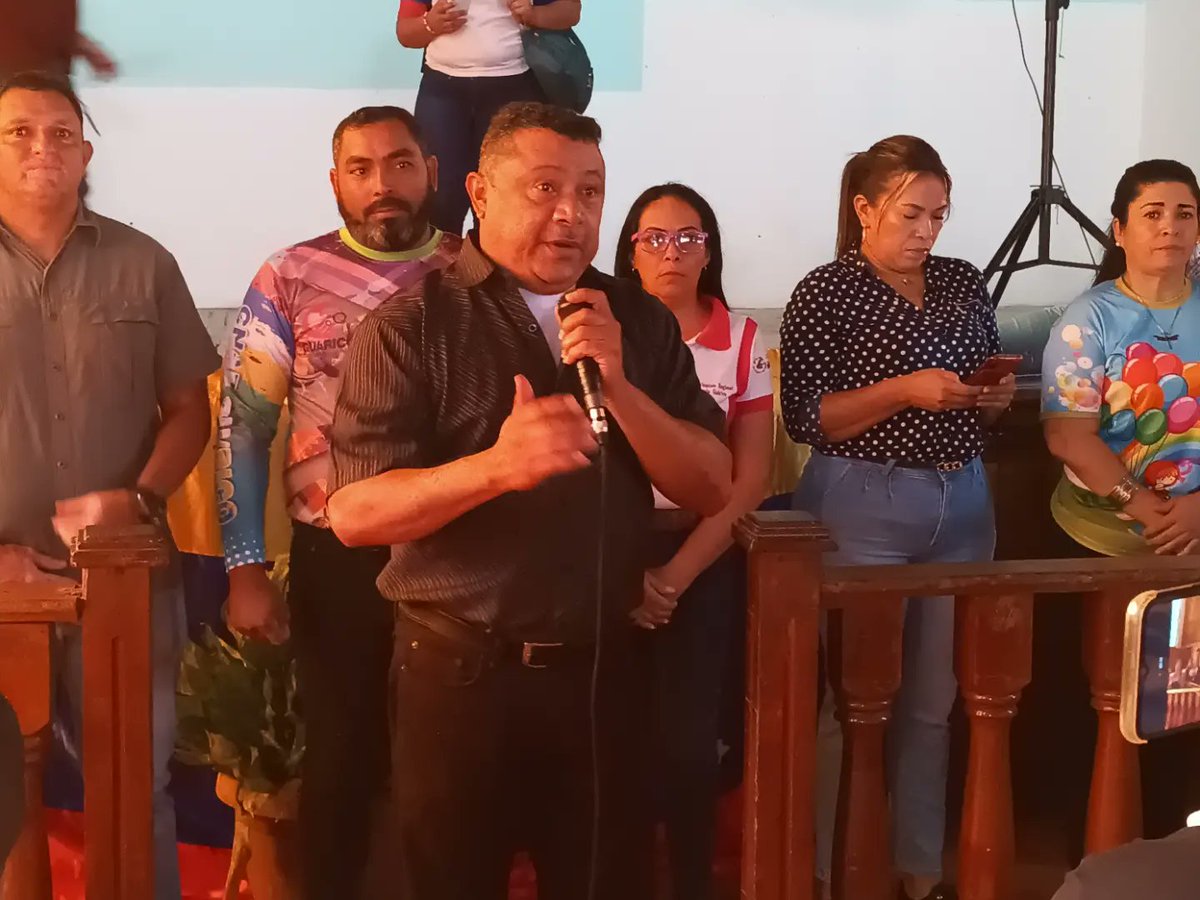 fundabitguaric2's tweet photo. Así se desarrolló el encuentro del sector educativo y entes adscritos del personal de @ZEGuarico, recibiendo palabras del MSc. @RiveroJilberto2 A/Ú  de Educación del Estado Guárico.
@NicolasMaduro
@_LaAvanzadora

 #PatriaPróspera https://t.co/Mx3Hpt7LRe