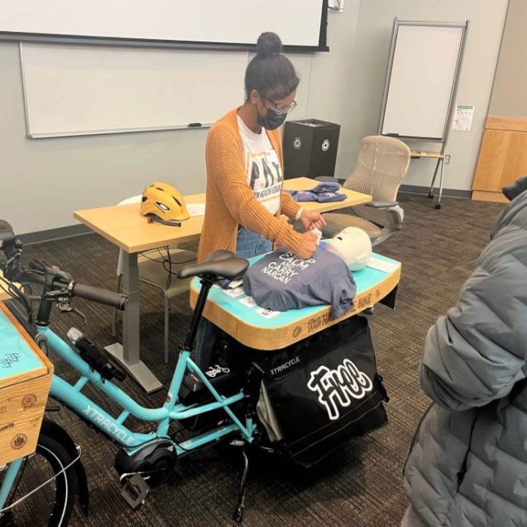 VCU_Biology's tweet photo. Check out the VCU News story on how peer health educators bring valuable lessons and well-being activities to fellow students. VCU Biology student Grace Smith and other undergraduate students have led peer-to-peer education sessions focused on health and well-being. https://t.co/TGsEMpvleT