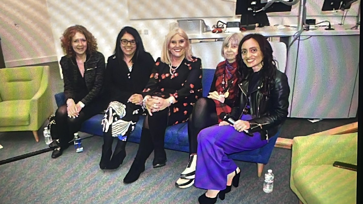 DrSRanote's tweet photo. ⁦@UoS_HealthSoc⁩ ⁦@MargaretRoweUoS⁩ ⁦@doctormkumar⁩ ⁦@NHS_GM⁩ Pleasure to be hosting “60 mins on the sofa in Salford” for Hon professorial lecture evening creating conversations &amp; connections on #integratedcaresystems https://t.co/qKOh3A5A2B