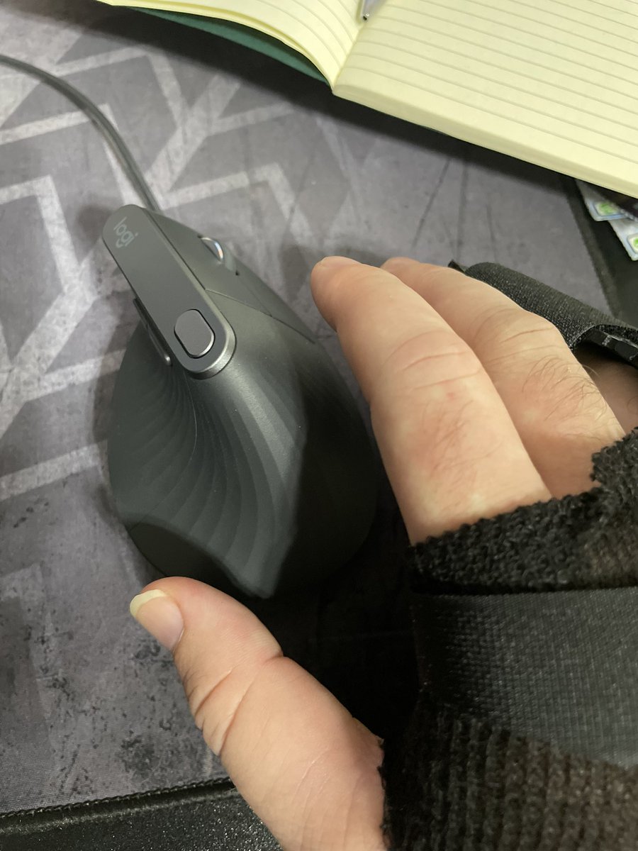 So I bought a vertical mouse for the broken right hand. It seems to work well but still have pain with long use. I’m ready to get back to streaming but it’s going to be a bit longer to get a bit more healing. #Minecraft #smallstreamer #BROKEN