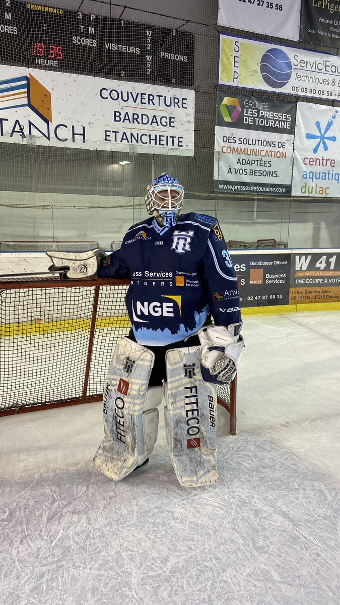 VP_Coaching's tweet photo. Ce soir on prête l’équipement de hockey à @NarkussLol ! 💪🏼🏒

@rempartstours @SolaryTV 
#tousremparts https://t.co/osRd2LP4dr