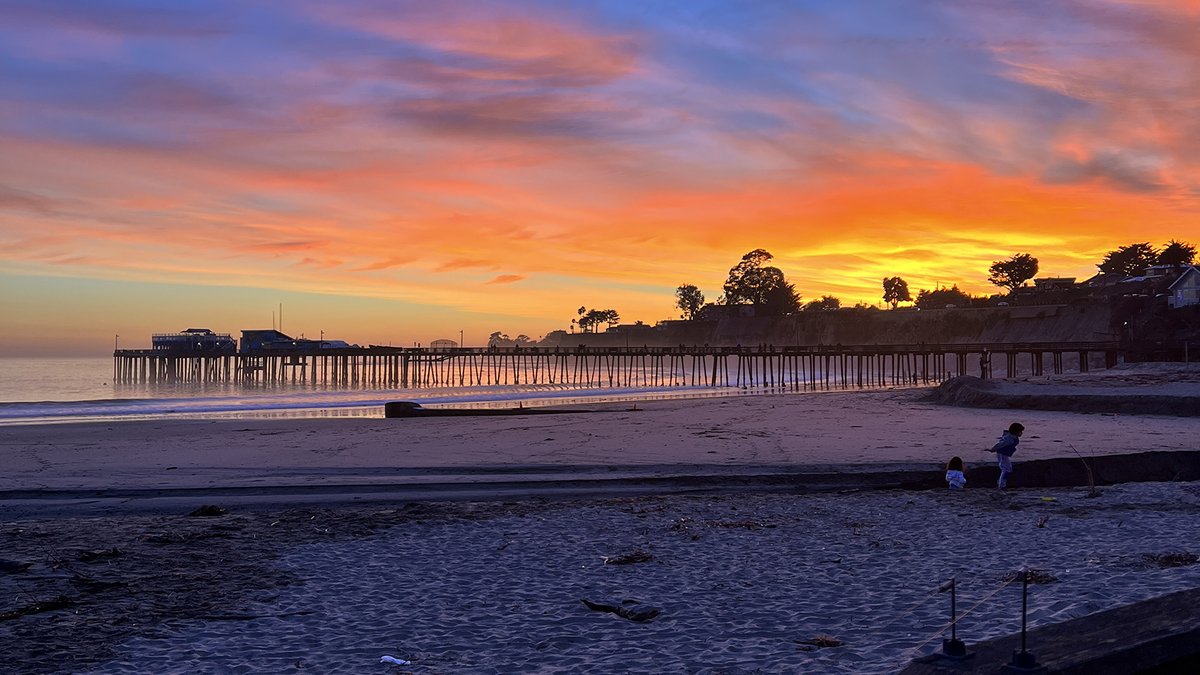MCampbellArt's tweet photo. @johnealyjr I always enjoy meals at Zelda's on the Beach every day when I visit Capitola. Was there Christmas Eve and the day after Christmas and the sunsets were extraordinary from the patio. I'm so grateful that you will reopen - Zelda's and #Capitola are places of beauty and joy! https://t.co/K4Smp0LtVD