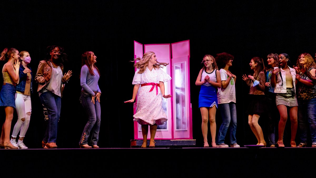 WoodlandHillsHS's tweet image. Woodland Hills is proud to present Legally Blonde, Jr. as this year's junior musical. 

Showtimes are at 7:30 on Thursday, Friday and Saturday, as well as a matinee performance on Saturday at 2 p.m. Tickets are $8 at the door.

whsd.net/our-district/n…