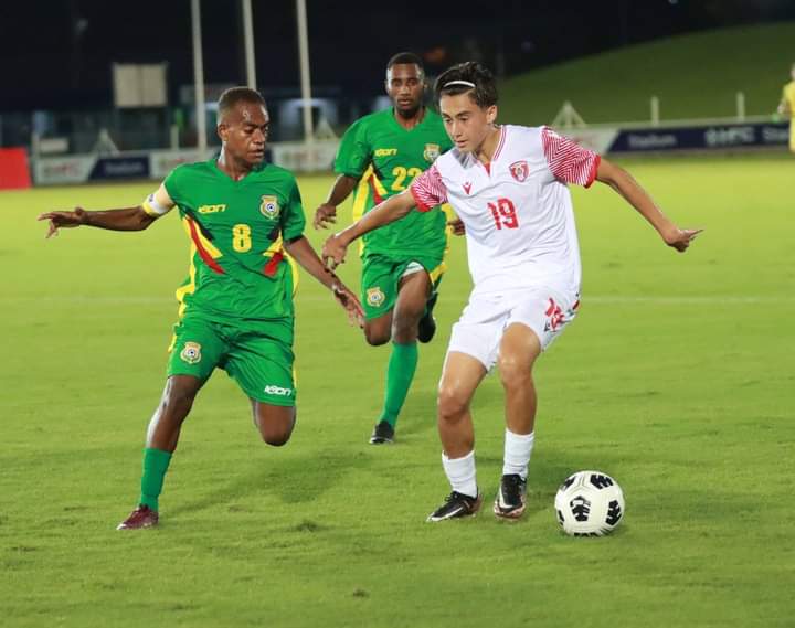 futebol_oceania's tweet photo. Começou a mil por hora o Camp. sub-17 da OFC; a NZ teve que suar pra vencer Nova Caledônia por 3-2 depois de sair na frente e tomar a virada, sendo inferior aos Cagous boa parte do jogo, já o Taiti bateu Vanuatu por 2-1 sem sofrer muito sustos. Hoje tem Samoa x Fiji às 00h. https://t.co/vtG70Uwf2I