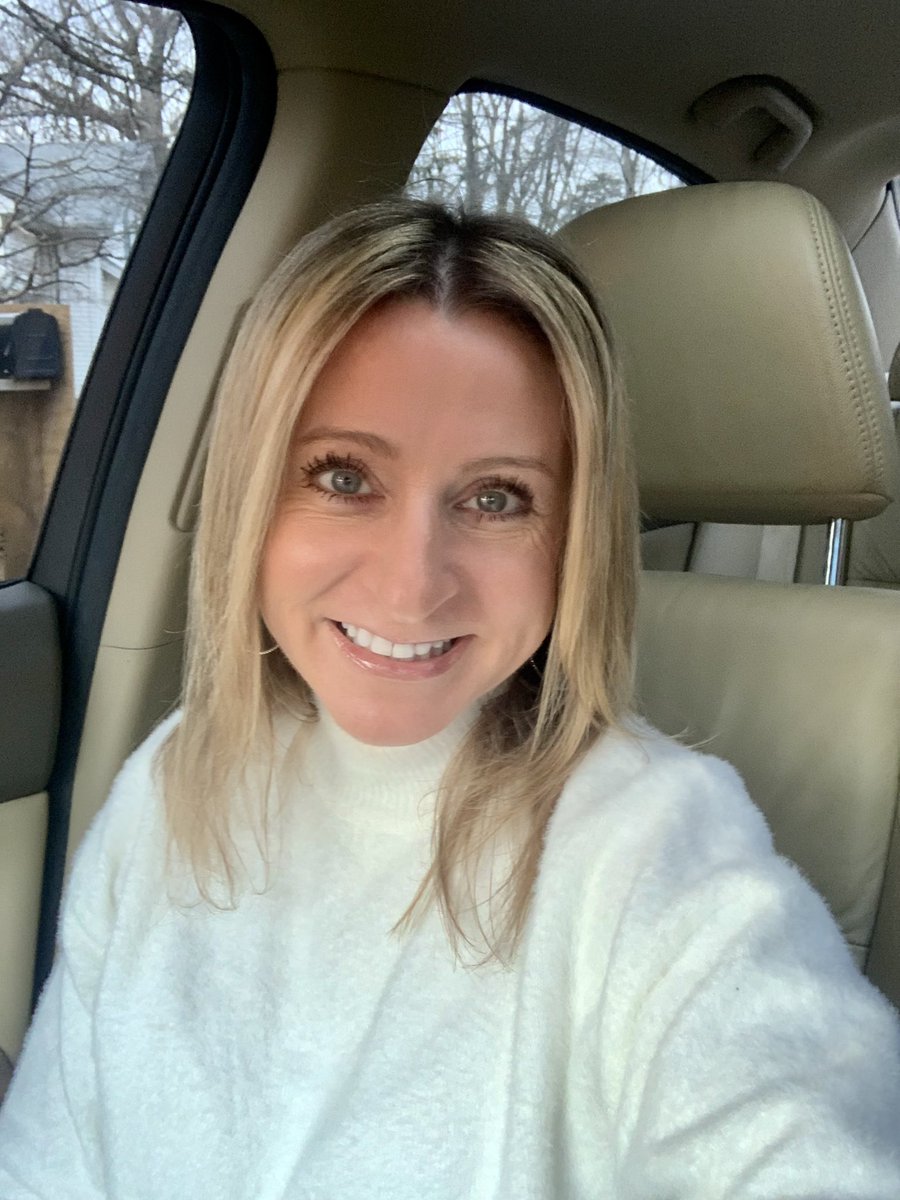 Cheatin’ on Jordan tonight…see you soon <a href="/joeymcintyre/">Joey McIntyre</a> 💃