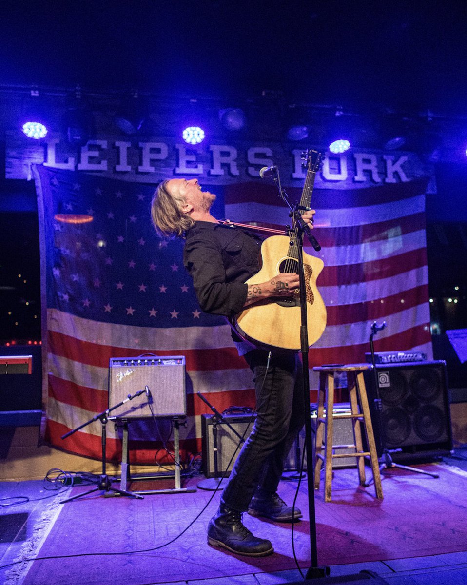 visitfranklin's tweet image. Exploring the small-town charm of Leiper’s Fork? Visit Fox &amp;amp; Locke to enjoy some live music on the most legendary stage in Franklin. Known for its surprise appearances from stars, you never know who might be performing! #VisitFranklin #MadeinTN #ExploreTennessee #FranklinTN