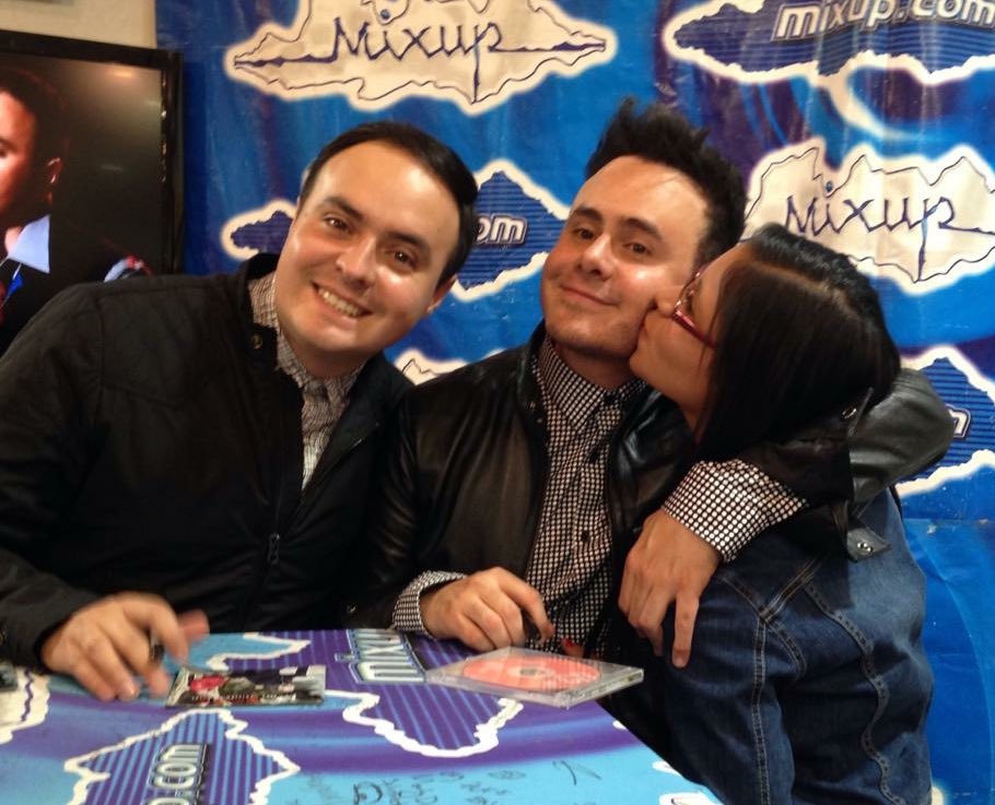 Monze_Pelaez's tweet photo. @RioRomamx @JoseLuis_Roma @Raul_Roma 

Ok! Pero ya vieron lo chiquitos que éramos 🥲
#RioRoma12años 🙏🏼♥️ https://t.co/hsW625TMbt