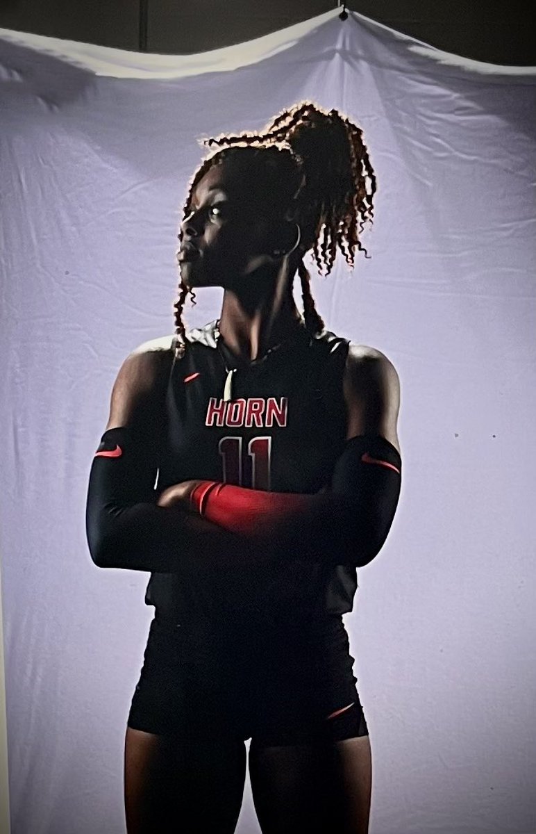 juliee2x's tweet photo. Blessed to receive my first D1 offer from Langston University 🧡💙. #AGTG @LadyJagVball https://t.co/LYVeUFhJ05