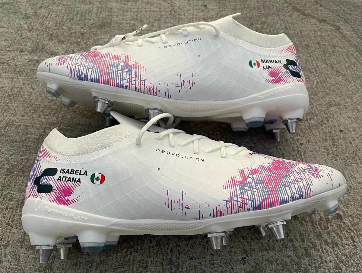 TachoMexTc's tweet photo. Un placer #entintardemagia y modificar la suela de los @CharlyFutbol #charlyneovolution de @AngelbsepuAngel , @elcachas_ muchas gracias por confiar en #tachomex #tucalzadonuestrapasion #custom #customized #modomutante #fg #sg #charly #pfx #neovolutionpfx https://t.co/R4a0ibt4BY