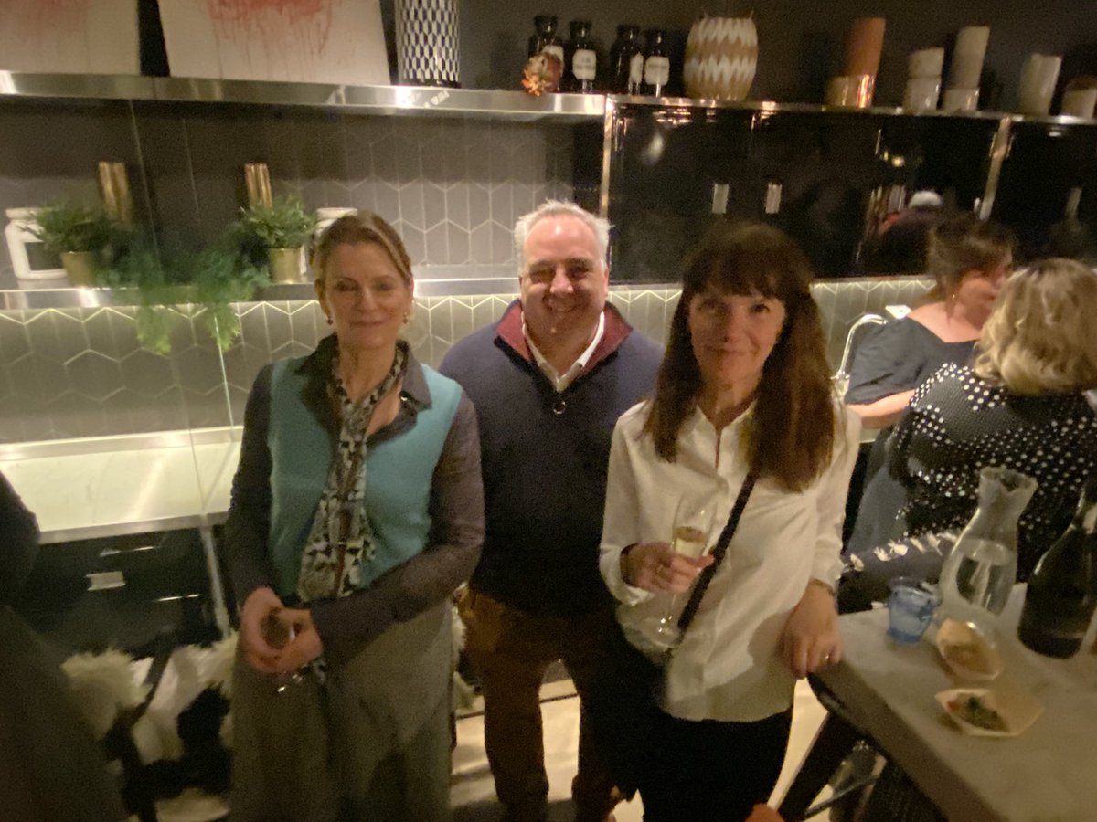 MountOldScholar's tweet photo. We had a blast meeting up with Old Scholars and retired staff at this evening’s MOSA Social. Hope you can join us at the next one! #MountSchoolForever #QuiFidelis #DrakeAndMorgan https://t.co/KEK2Fxj0r9