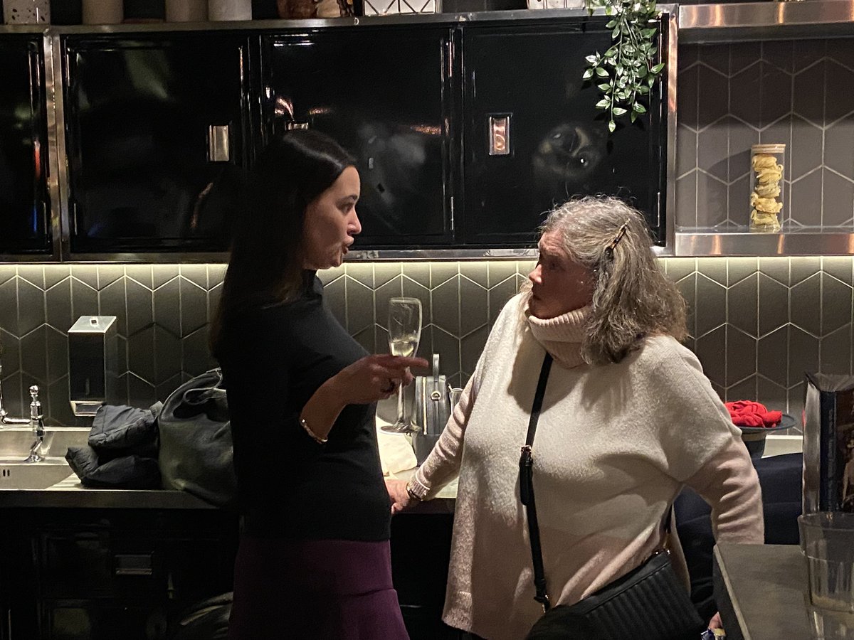 MountOldScholar's tweet photo. We had a blast meeting up with Old Scholars and retired staff at this evening’s MOSA Social. Hope you can join us at the next one! #MountSchoolForever #QuiFidelis #DrakeAndMorgan https://t.co/KEK2Fxj0r9