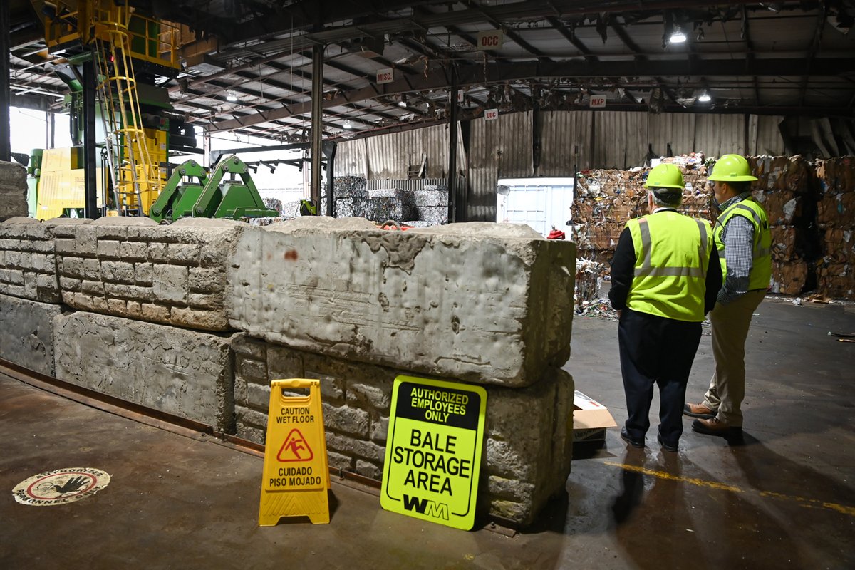 JohnCooper4Nash's tweet photo. Starting January 30, Nashvillians will now have curbside recycling picked up every other week at no additional cost to them. Together, we can do our part to keep Nashville clean, and leave a city that future generations can be proud of. https://t.co/QYRzpB55H4