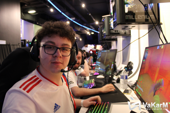 VaKarM_net's tweet photo. Attendue depuis hier, l'équipe de shox est maintenant annoncée et comprendra son compère de toujours, SmithZz, avec les jeunes Neityu, Kursy et day0s ! 🇫🇷🏆

L'objectif RMR est-il envisageable pour eux ? 

📝 https://t.co/9TOLScv6p2 https://t.co/ifvreSrHmL