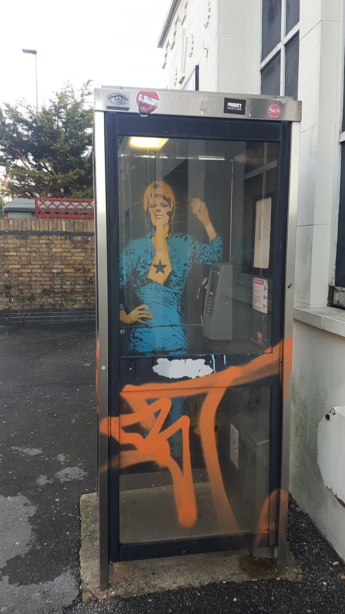 Lookin' good, Dave. Lookin' good. 💜

#bowie #davidbowie #streetart #portsmouth #pompey #graffiti #ripbowie #fiveyears #blackstar
