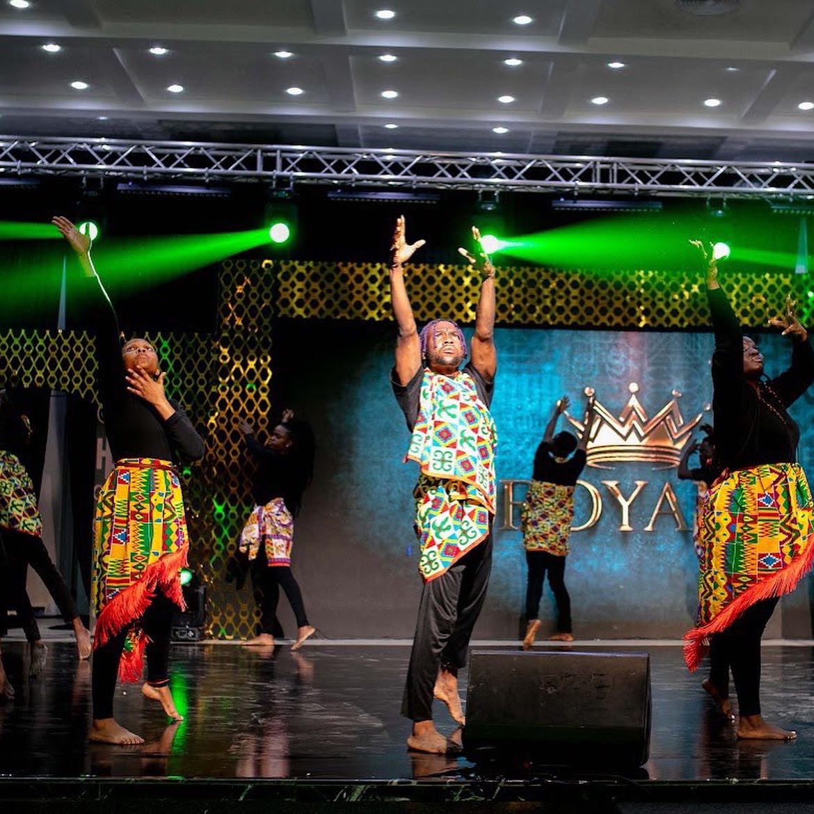 Be part of the FIRST Royal Family Photo Album!📙

A photo album of our trip to Ghana is being created &amp; will be available to all Royals🤩

We’d love you to share your photos from the Royal experience so we can feature them.

More details on discord.
🔗discord.gg/theroyalsnft