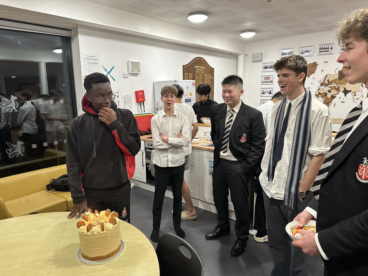KWS_HallHouse's tweet photo. Birthday celebrations in Hall tonight. https://t.co/SRqVsfidLd