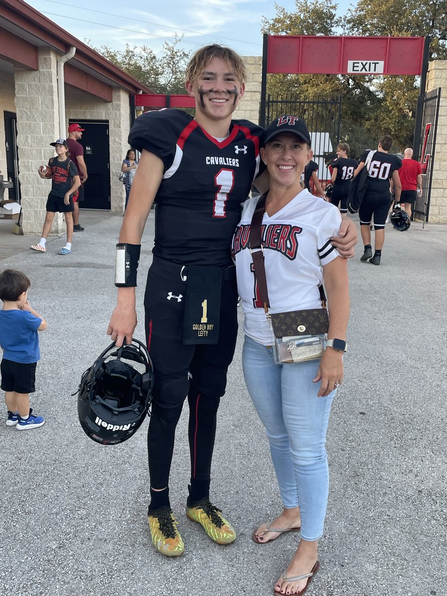 GoldenBoyLefty's tweet photo. Thankful & blessed to start my football career at @LTHSCavFootball as Offensive Most Valuable Player for the 2022 season. I could not do it without my coaches,teammates,trainers,and parents love and support! I appreciate y’all! #thankGodforTexasfootball #goldenboylefty #igotowork https://t.co/riCLTFtHRK