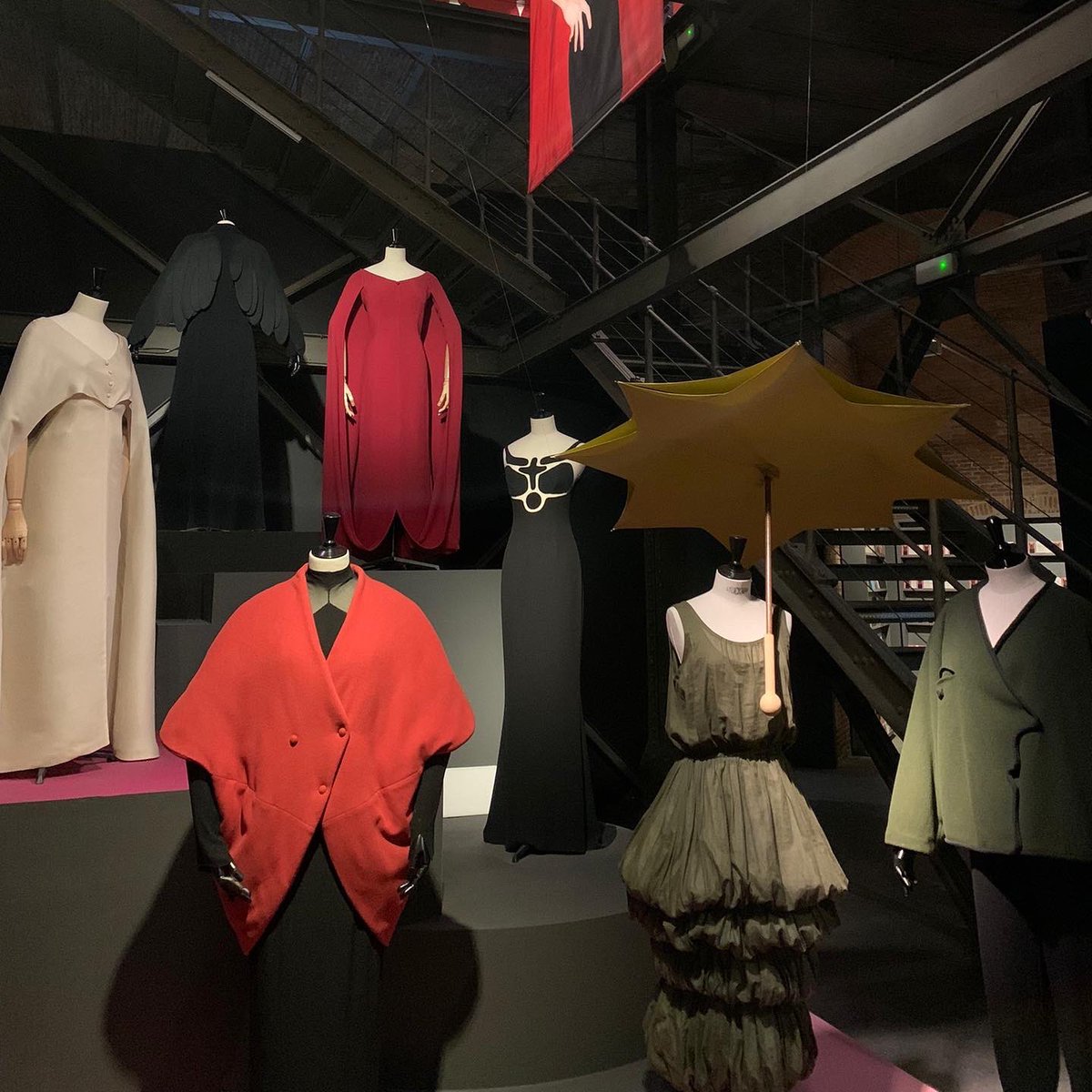 arthurgilbordes's tweet image. Hoy he visto la exposición de #Sybilla #ElHiloInvisible en la Sala Canal de Isabel II @FundacionCanal Un auténtica maravilla de recorrido por todos los estados creativos de una de las diseñadoras más influyentes de la historia de la moda.