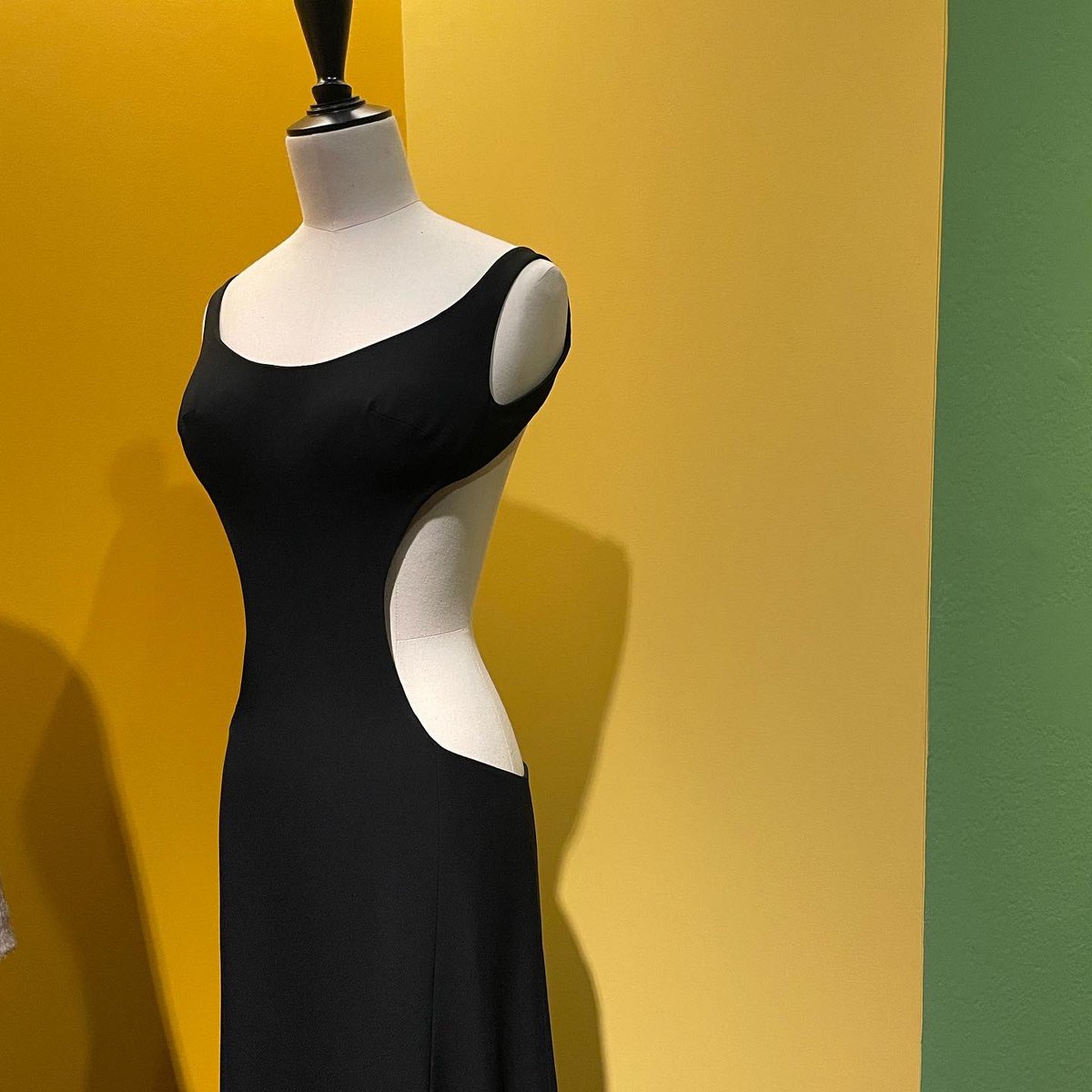 arthurgilbordes's tweet image. Hoy he visto la exposición de #Sybilla #ElHiloInvisible en la Sala Canal de Isabel II @FundacionCanal Un auténtica maravilla de recorrido por todos los estados creativos de una de las diseñadoras más influyentes de la historia de la moda.