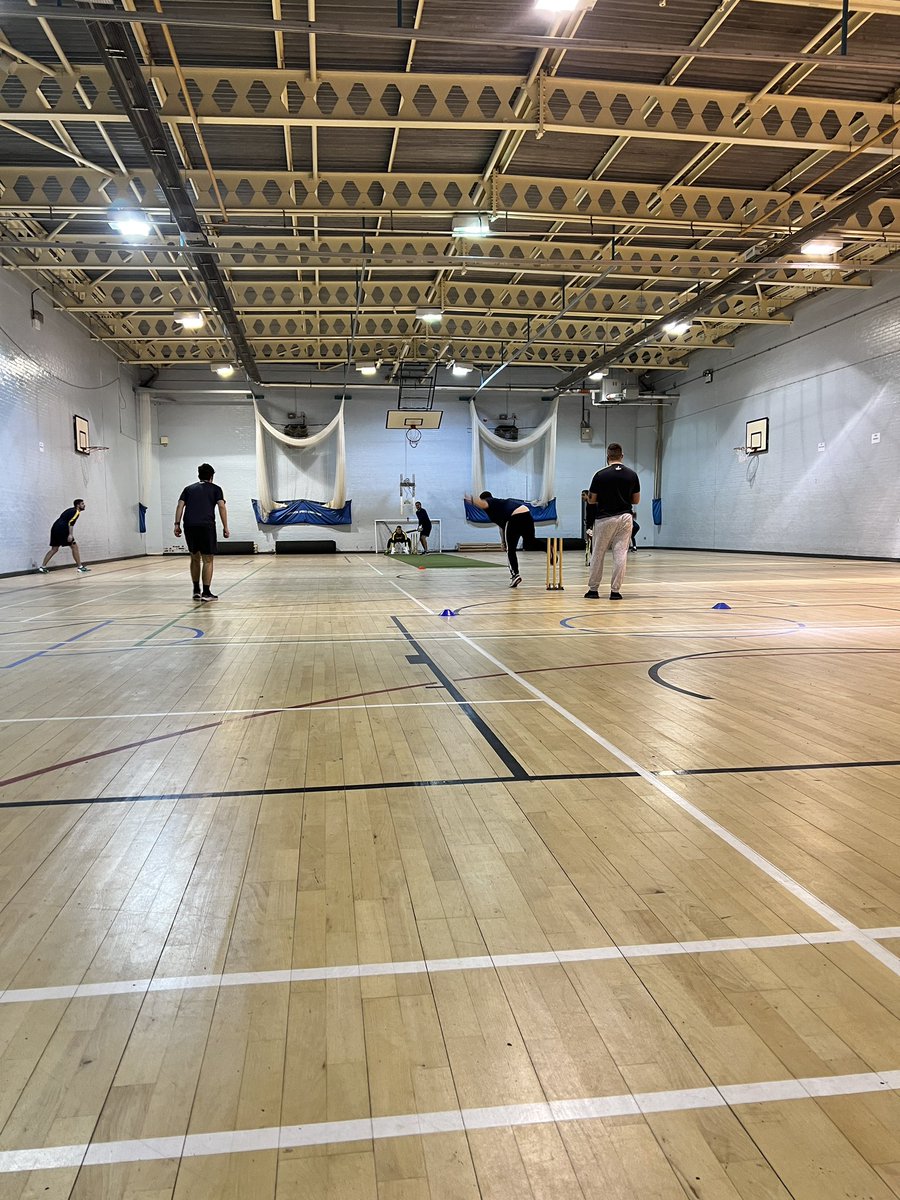 IrbyCC's tweet photo. Excellent fielding ✅
The First Wicket Maiden ✅
3-Wickets in one over ✅
DEFENDING 57! ✅

What a game of indoor cricket! 

#indoor #cricket https://t.co/0fQumG6JXj
