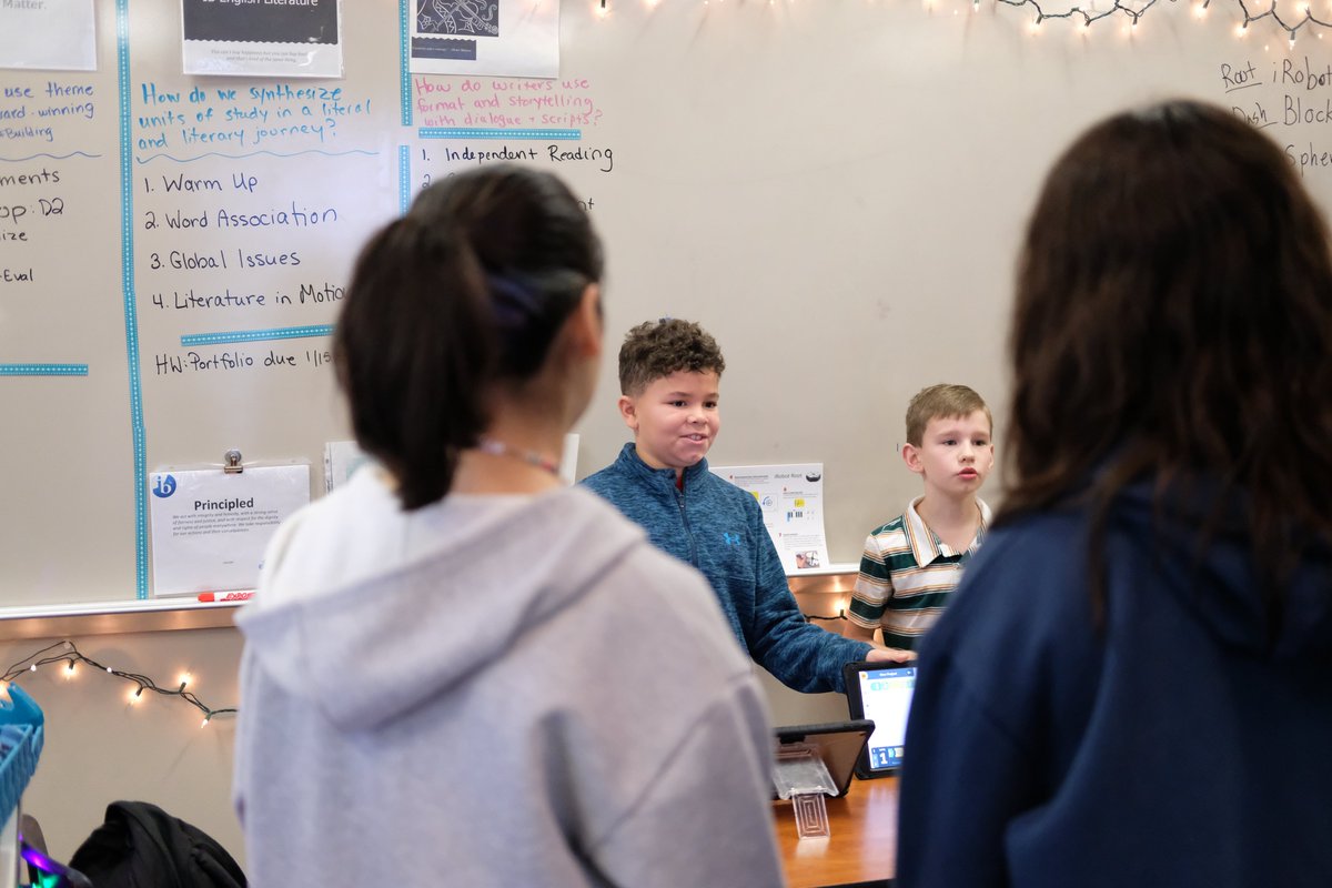 HSSD's tweet image. Suamico 4th graders taught Bay Port IB English students how to use different types of robots as they prepare to interpret a book that they've been reading for their semester exam. #AuthenticLearning #InnovativeProgramming