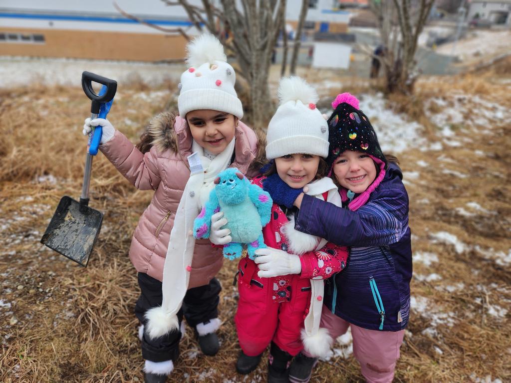 MKindergartens's tweet photo. These three are inseparable. #ThreePeasInAPod https://t.co/qQpzC1Ueov