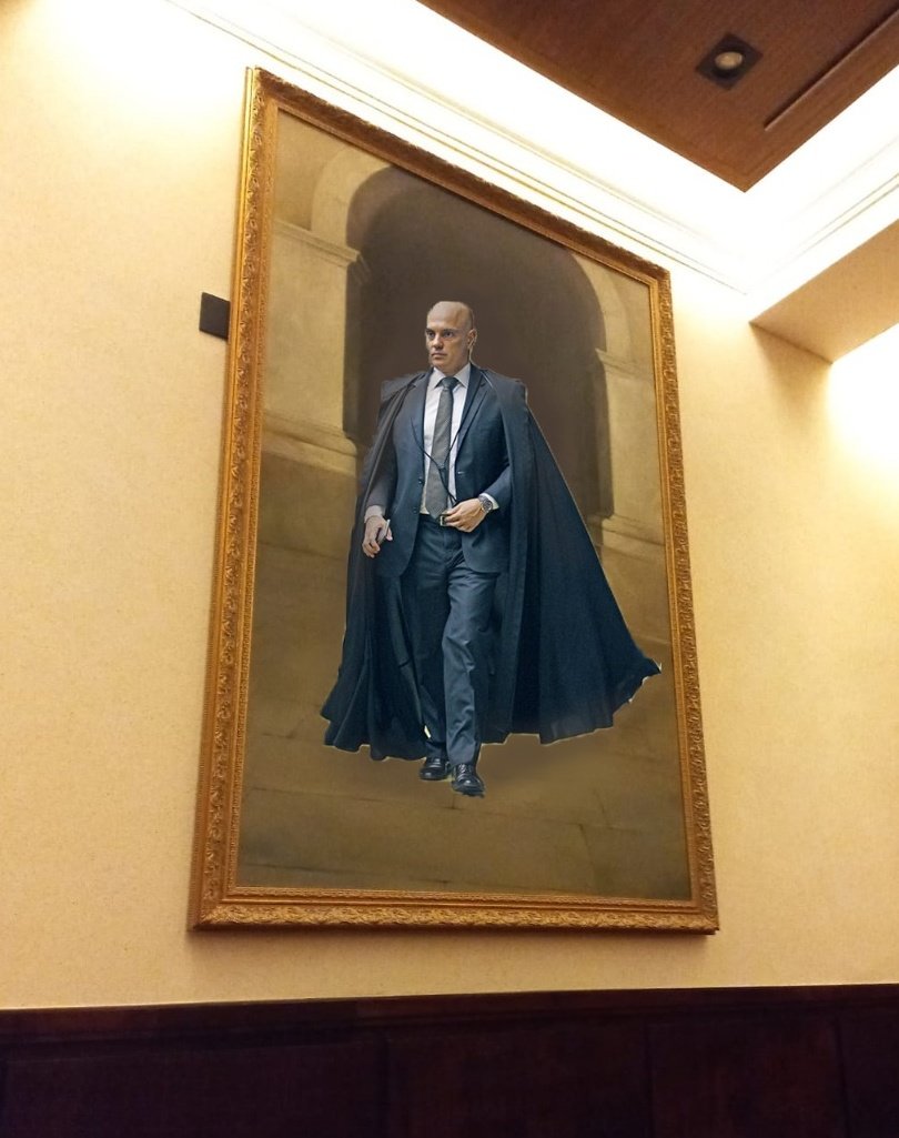 O quadro de Dom Pedro II no Salão Nobre não representa mais o espírito franciscano já há décadas. Então, eu tenho uma proposta: