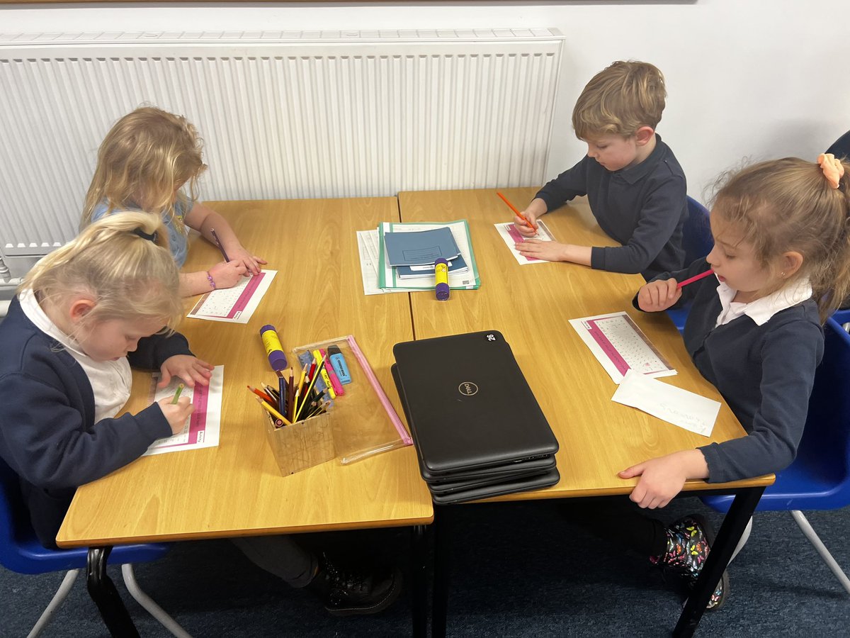 KaylesCom's tweet photo. We started our digital writing in year 1s computing lessons today. We explored the keyboard on paper first highlighting their own name, before taking to the laptop to then type their name and their friends names. @WCommonPS @WCPSc2028 #WCPSComputing https://t.co/gdE05MPfXB