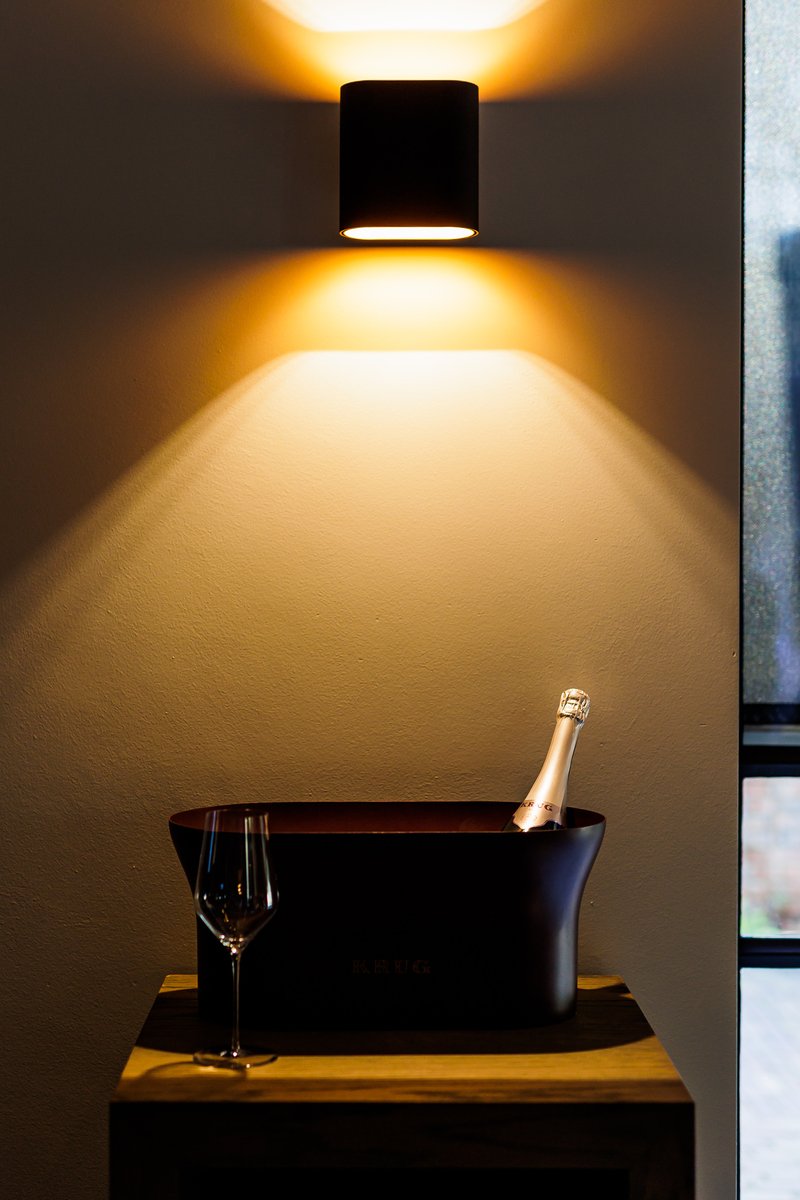 We zijn weer terug van een geweldige vakantie!!
Lekker uitgerust en vol energie starten we morgen weer.
En hoe begin je het nieuwe jaar nu beter dan met een heerlijk glas champagne. 
Ideaal dus om met vrolijkheid het nieuwe jaar in te gaan!