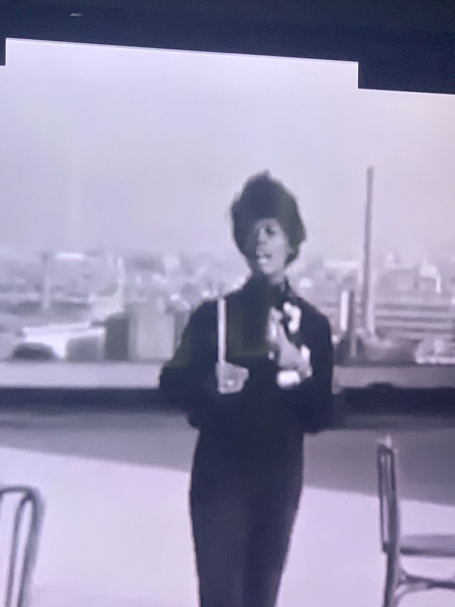 January_Girl_'s tweet photo. Watching @dionnewarwick don’t make me over on CNN finally! I’m so glad she’s telling her own story. I loooove her https://t.co/4pIkvF46Cx