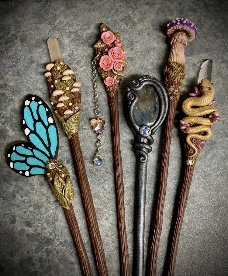 Here’s all my ready to ship hair sticks! I’m going to the post office tomorrow if anyone wants to get a last minute order in 💖 if you don’t see anything you like or want something different, customs are open! Dm me!