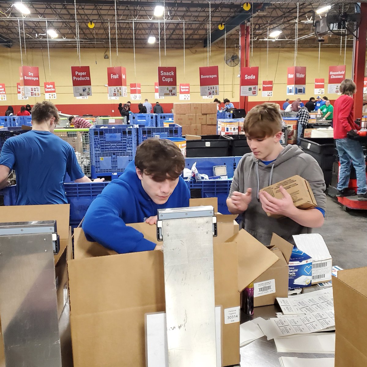 GoHawklets's tweet photo. The Wrestling Hawklets spent Tuesday afternoon volunteering at Harvesters food bank. These young men are working hard on the mat and in the community - great job! https://t.co/ndhSMEIFG5
