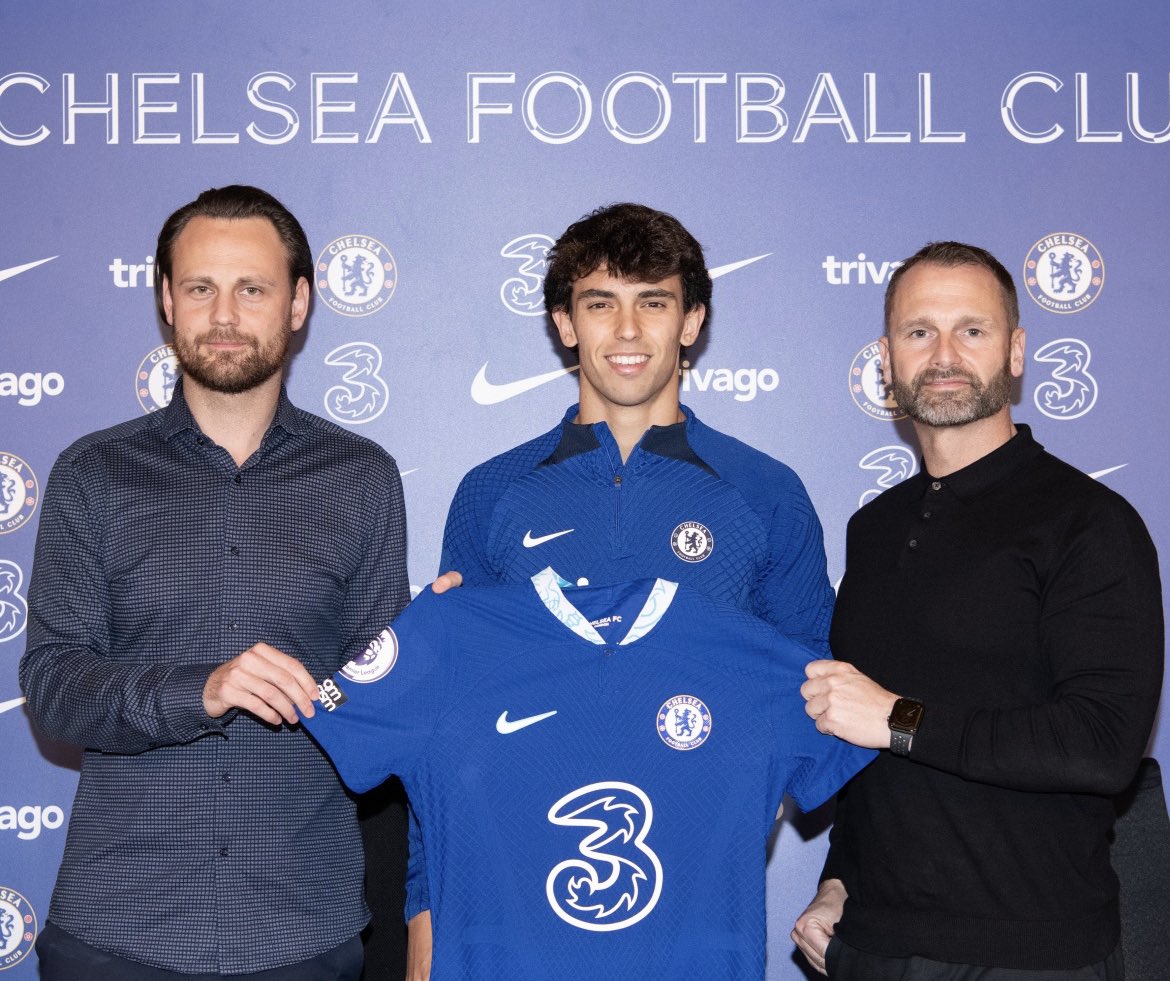 simonjary's tweet photo. These two @ChelseaFC recruiters suggest we can clone humans, so why not engineer a younger Kante or even some Drogbas, Terrys and Lampards? #ChelseaFC https://t.co/YBn0SVWEJ3