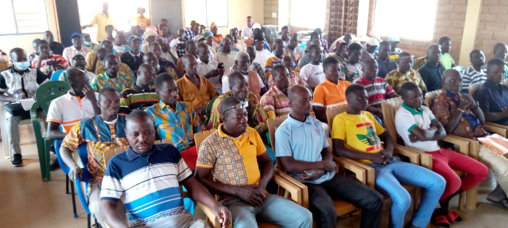 OngCdd's tweet photo. Après Mango, ce mercredi 11/01/23 a démarré la formation des leaders naturels (LN) pour le compte de la commune de Kpendjal-Ouest1.  Ils sont 152 LN qui seront outillés sur les approches du projet AEDAL ATPC dans le cadre de la FDAL. #cdd #unicef #tgtwittos https://t.co/MHQItFpGEn