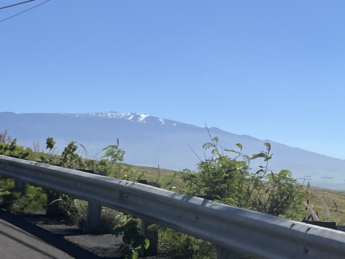 schroeder_ann's tweet photo. Mauna Loa. Largest single mountain mass in the world #13,677’ #SnowInHawaii #BigIsland https://t.co/cgIKOcp6gS