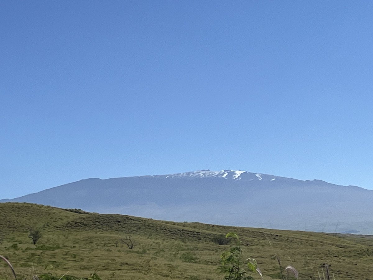 schroeder_ann's tweet photo. Mauna Loa. Largest single mountain mass in the world #13,677’ #SnowInHawaii #BigIsland https://t.co/cgIKOcp6gS