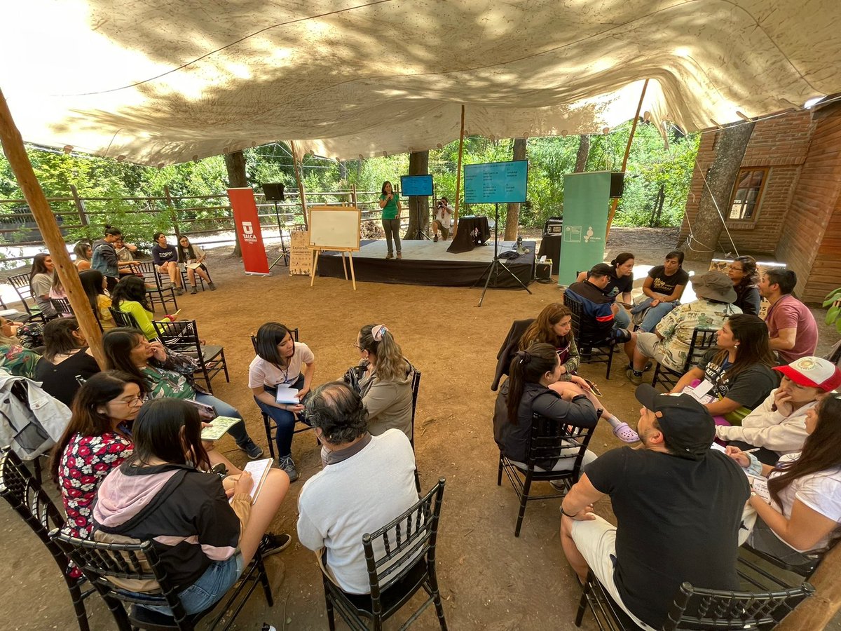 ExploraMaule's tweet photo. ⛰Vilches: Hoy en el 5º día de Campamento #ExploraVa! de #ExploraMaule @UTalca, los y las docentes, trabajaron en los #ODS y Aulas Sostenibles ♻️ Además de seguir reflexionando en su ruta formativa sobre aprendizaje situado y desafíos post pandemia 👩🏻🏫🧑🏻🏫 https://t.co/z7d4OcS8Lv