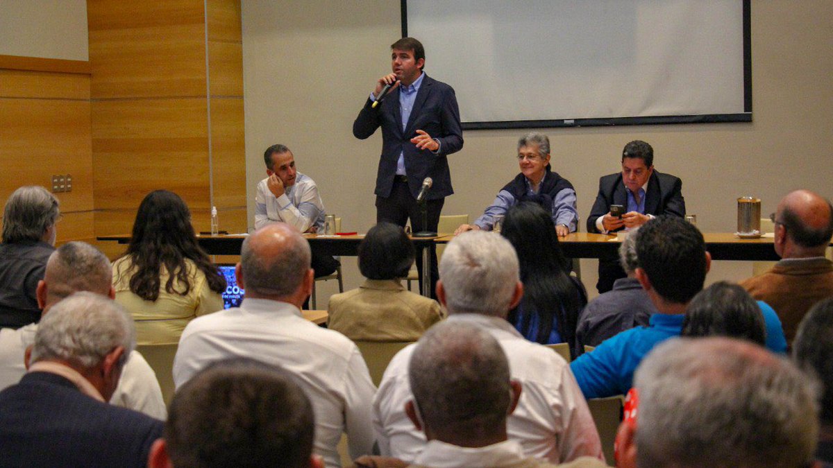 prospericarlos's tweet photo. ¡Pese a los obstáculos y adversidades, en @ADemocratica nos mantenemos firmes!

En reunión de CEN, Sec Generales y Organización Secciónales, evaluando estrategias y coordinando mecanismos para seguir luchando por el rescate de la democracia y Venezuela 🇻🇪
#VamosXLaProsperidad https://t.co/o90idSCWR8