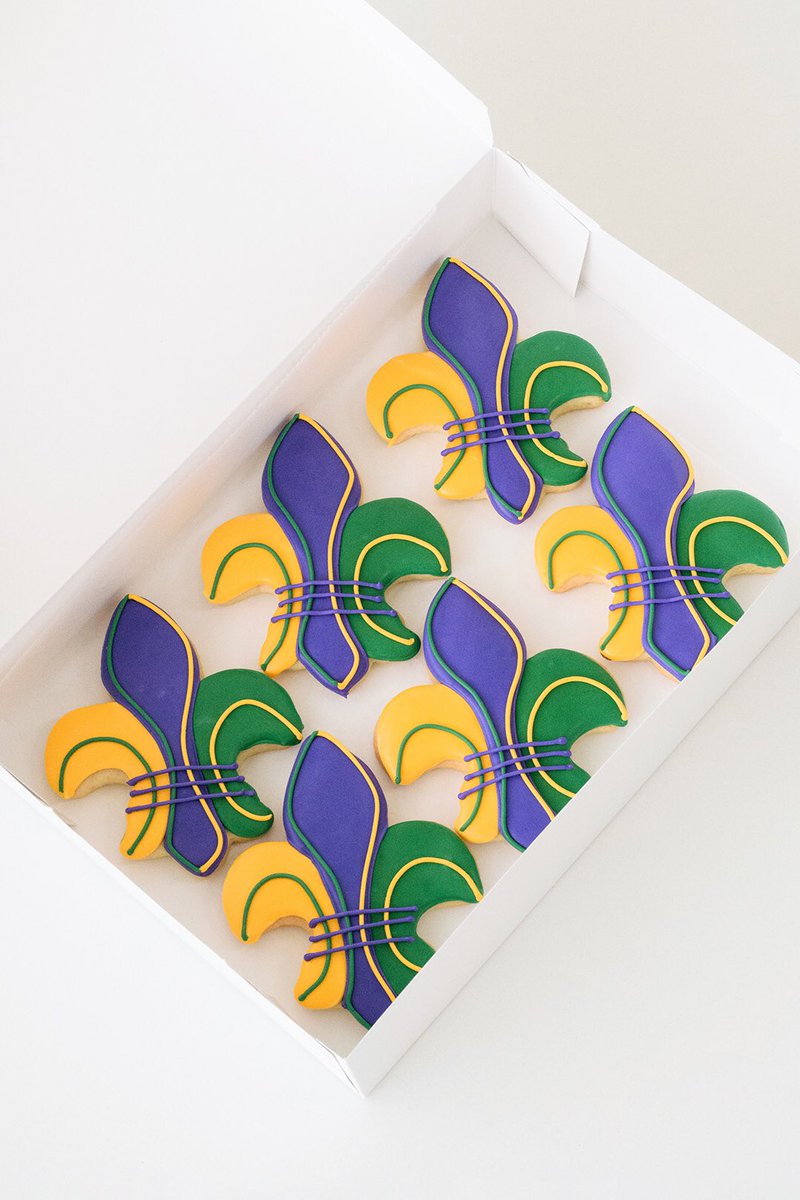 Iced Fleur-de-Lis Sugar Cookies are on the Mardi Gras menu ⚜️ Our slightly crunchy Sugar Cookies decorated with firm royal icing. Preorder for pickup Feb 7–21 at suarezbakery.com/mardi-gras-pre…