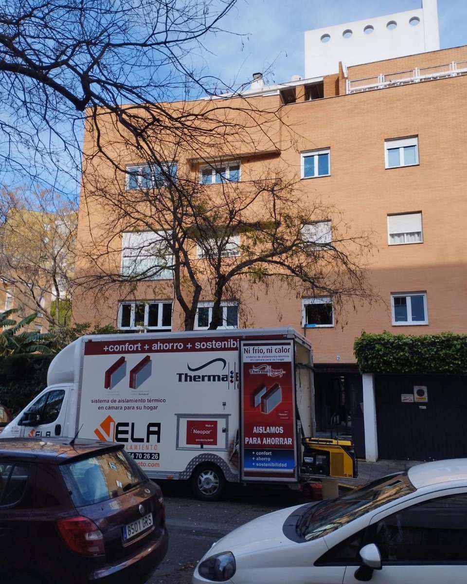 VELAVENTANAS's tweet photo. Una vez que la vivienda está correctamente aislada, la cantidad de energía necesaria para mantener la temperatura interior es menor. 😉♻️

Cambio de Ventanas y aislamiento ThermaBead en Calle Editor José Manuel Lara (Sevilla)

☎️ 954 70 26 26
▶️ https://t.co/11liM8pIQm https://t.co/EsHgSgRAxK