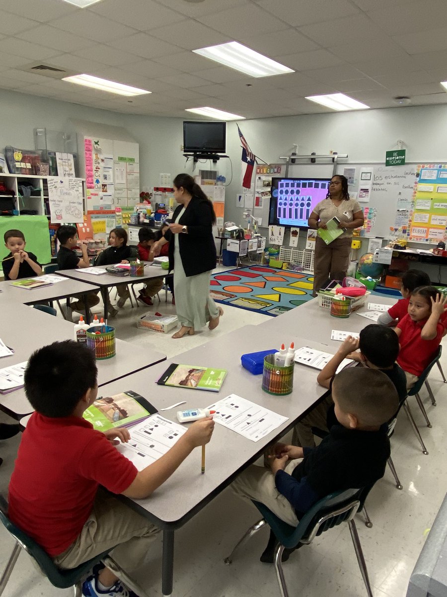 Hilda Alvarado (@seguinsel) on Twitter photo All hands on deck!  <a href="/KwanitaRandle/">Kwanita Randle</a> and <a href="/wpineda30/">Wendy Pineda</a> teaching Eureka Math! All hands on deck!  <a href="/KwanitaRandle/">Kwanita Randle</a> and <a href="/wpineda30/">Wendy Pineda</a> teaching Eureka Math!