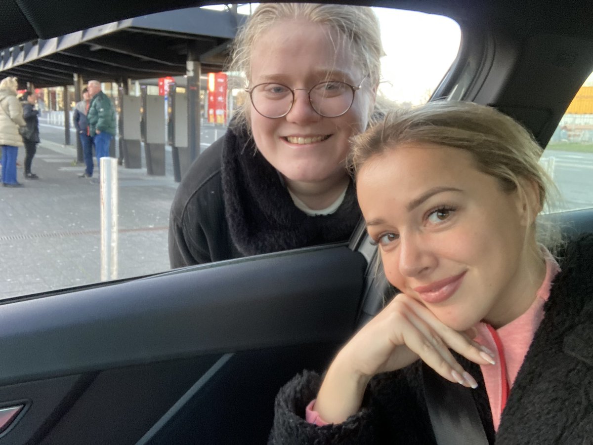 sabrinacoljeee's tweet photo. Deze dag 🤍🥹 https://t.co/WnbmR1gCdT