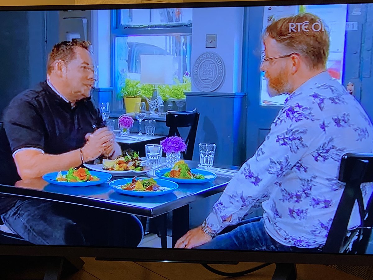 DiscoverGalway2's tweet photo. Great spot to eat in Oughterard @ConnemaraGreen1 @nevenmaguire 
Their menu is like a road map to the region Once again looking forward to many more people from far and wide getting to discover these gems  when they visit Connemara https://t.co/OMMjTarZm1