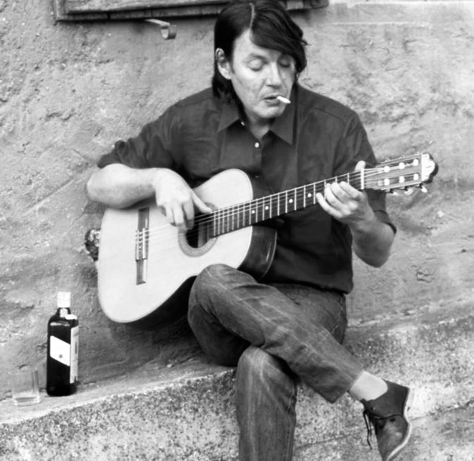lacuocagalante's tweet photo. Grazie #FabrizioDeAndrè per i tuoi versi immortali.
“Questa è la tua canzone, Marinella, che sei volata in cielo su una stella.E come tutte le più belle cose vivesti solo un giorno, come le rose”. #AmicoFragile #SalaLettura #11gennaio
📷 Web https://t.co/3T1jc2OI5a