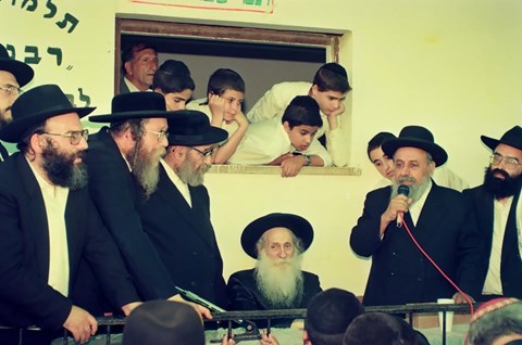 SatmarNotes's tweet photo. הגר''ש בעדני ז''ל
עם רביה''ק ז''ל הברך משה https://t.co/GDsIlEanCT