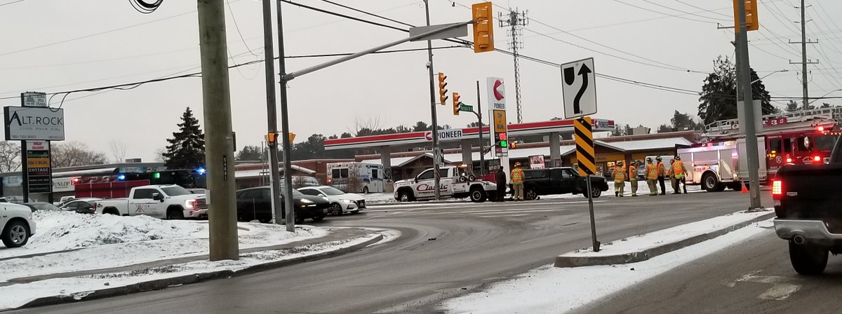 CopySix's tweet photo. Vehicular collision, intersection of Dunlop Street West and Ferndale Drive, #Barrie being cleared presently. One ambulance, two Fire/Rescue trucks and tow-trucks on scene. @Barrie411 @Barrie360Alerts https://t.co/F7c2PLGzT7