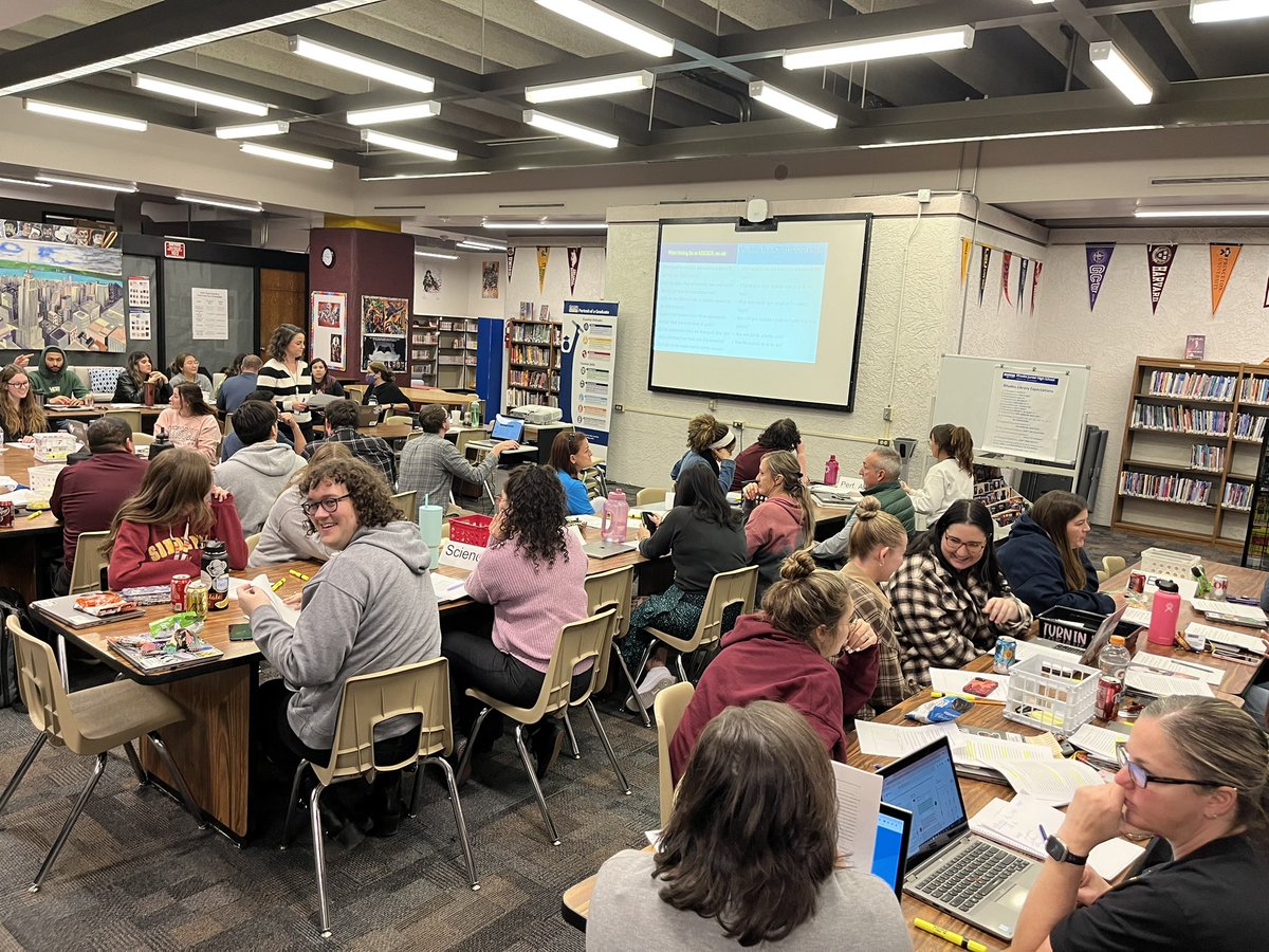 RhodesMPSAZ's tweet photo. Rhodes teachers working hard during this Personalized Competency Based Learning PD. These amazing teachers are leaders of learning in Mesa! https://t.co/ItmAlXZjs3