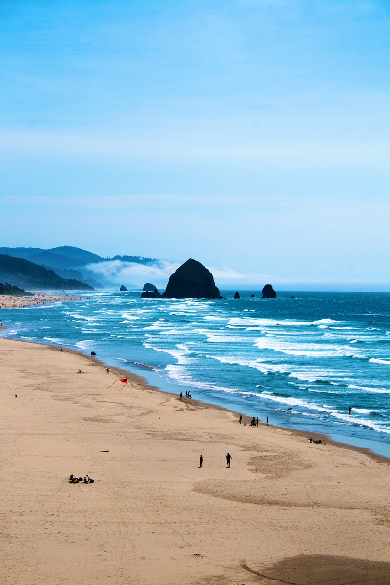 Thundercatt99's tweet image. romancing wind induced
breezy fingers through my hair
I almost feel you

#Storyin12 #prompt #induce #WritingCommunity #poetry #3lines #micropoetry #photography #CannonBeach